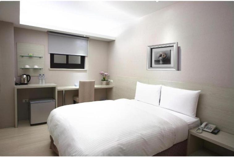 宜都大飯店 Idol Hotel Kaohsiung Exteriör bild