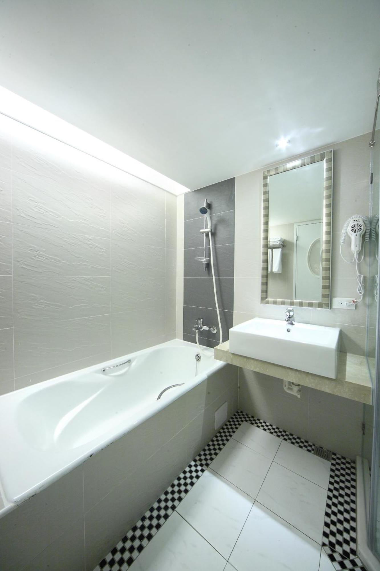 宜都大飯店 Idol Hotel Kaohsiung Exteriör bild