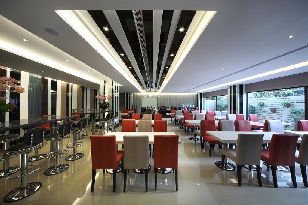 宜都大飯店 Idol Hotel Kaohsiung Exteriör bild